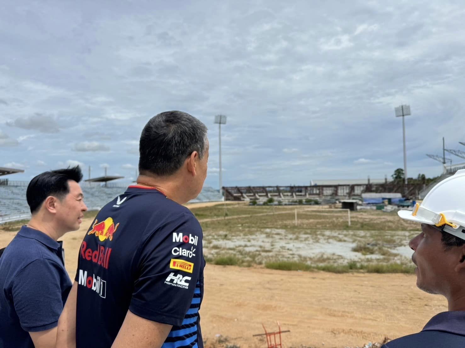 นายกรัฐมนตรี ใส่เสื้อทีม F1 เตรียมจัด Formula 1 Thailand GP