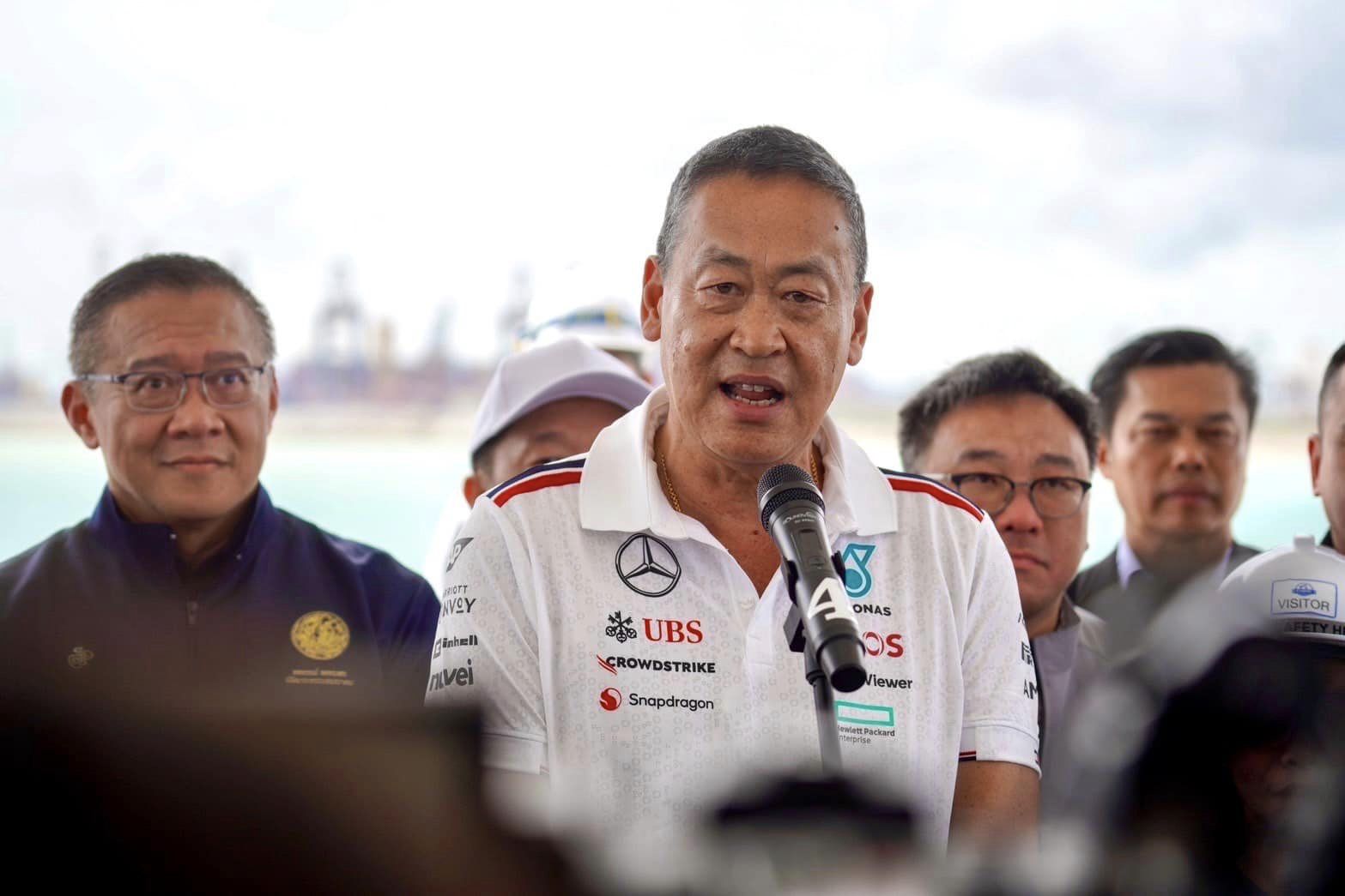 นายกรัฐมนตรี ใส่เสื้อทีม F1 ลงดูพื้นที่เตรียมจัด Formula 1 Thailand GP ในประเทศไทย