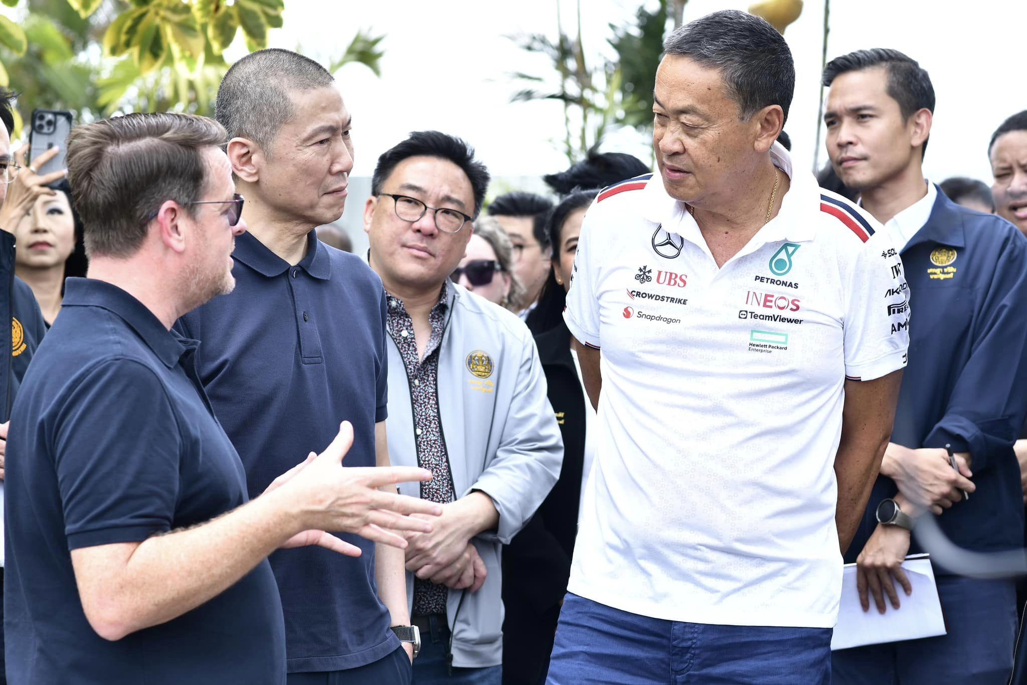 นายกรัฐมนตรี ใส่เสื้อทีม F1 ลงดูพื้นที่เตรียมจัด Formula 1 Thailand GP ในประเทศไทย