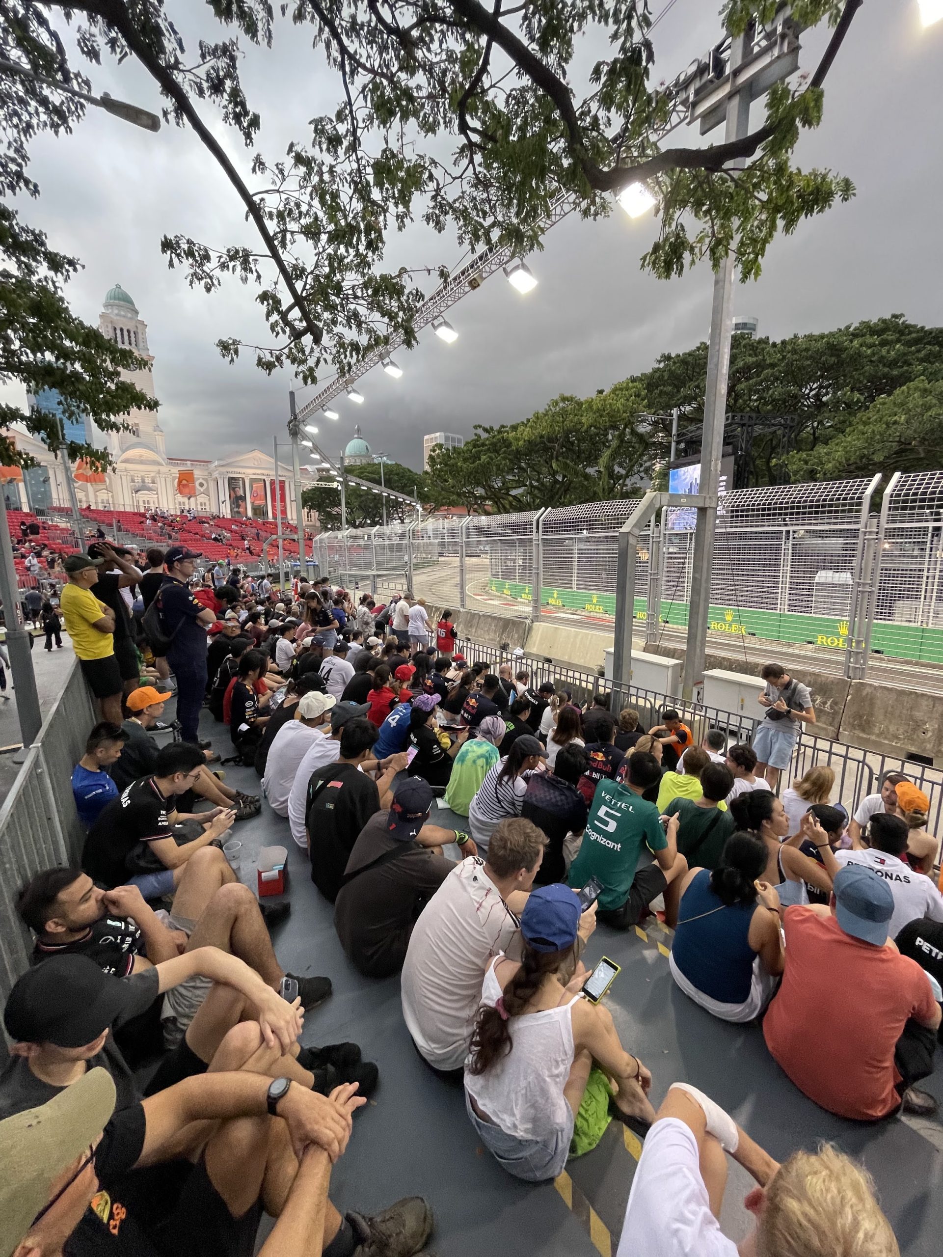 ภาพบรรยากาศแฟนๆ F1 บน Viewing Platfom บริเวณโค้ง 12 ใน Zone 4