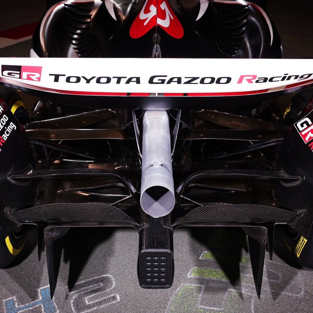 โลโก้ Toyota บนรถของ Haas F1